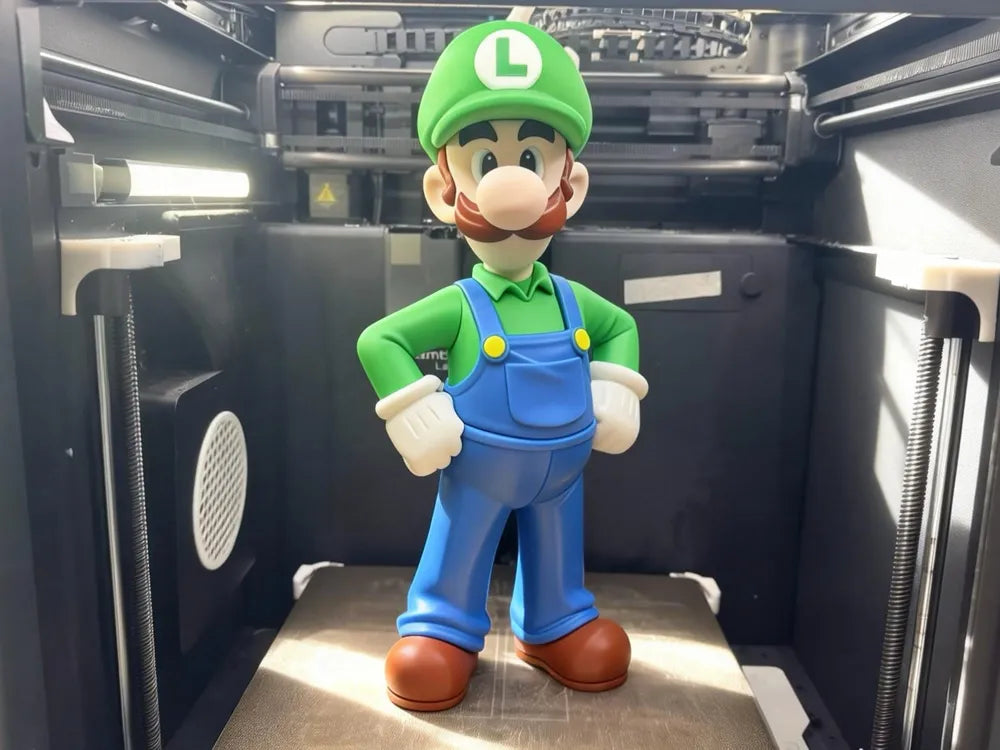 Boneco Luigi Aventureiro 3D – Action Figure Decorativa 33cm