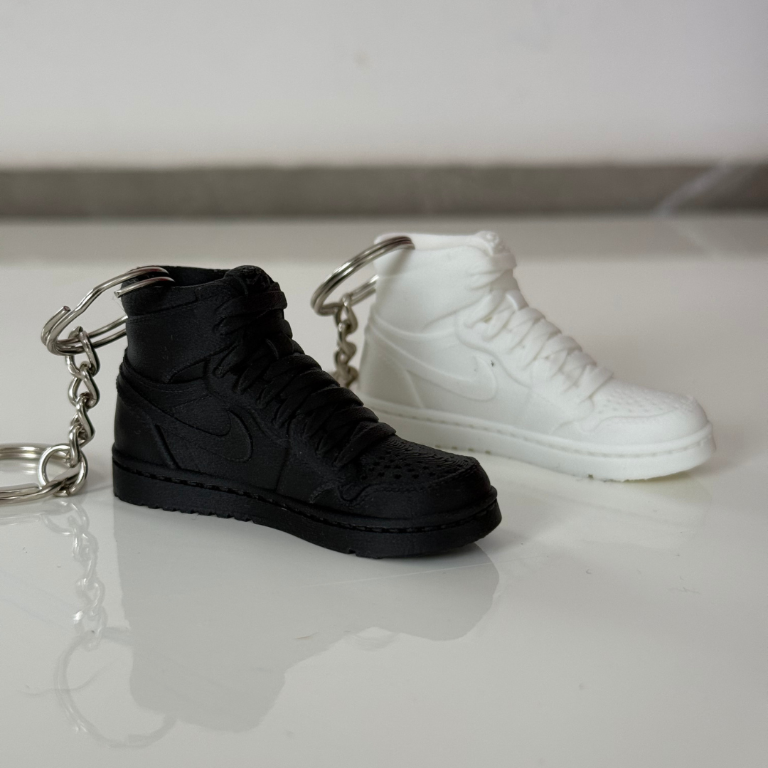 Chaveiro Tênis Sneaker 3D Branco com Argola – Encanto 3D
