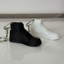 Chaveiro Tênis Sneaker 3D Branco com Argola – Encanto 3D