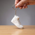 Chaveiro Tênis Sneaker 3D Branco com Argola – Encanto 3D