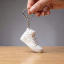Chaveiro Tênis Sneaker 3D Branco com Argola – Encanto 3D