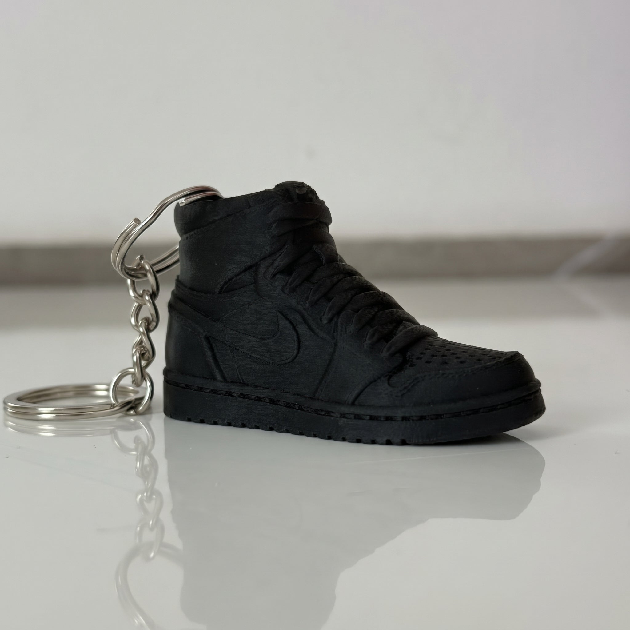 Chaveiro Tênis Sneaker 3D Branco com Argola – Encanto 3D